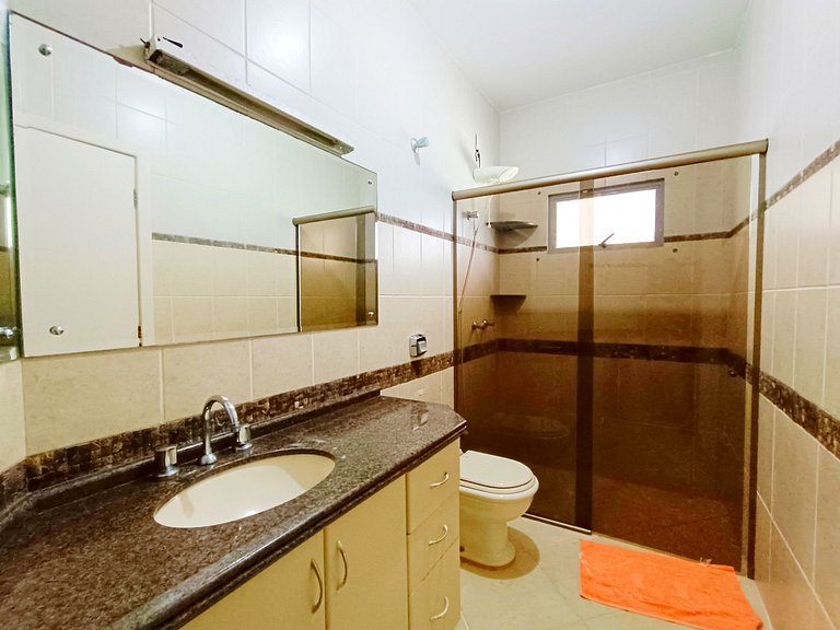 Piscina, churrasq, ar cond. casa/400m mar - ALE90