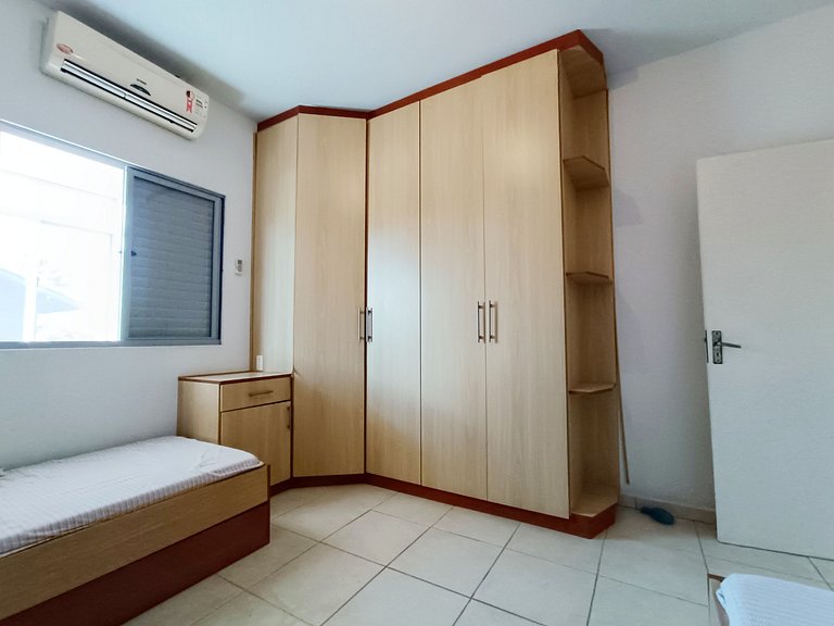 Piscina, churrasq, ar cond. casa/400m mar - ALE90
