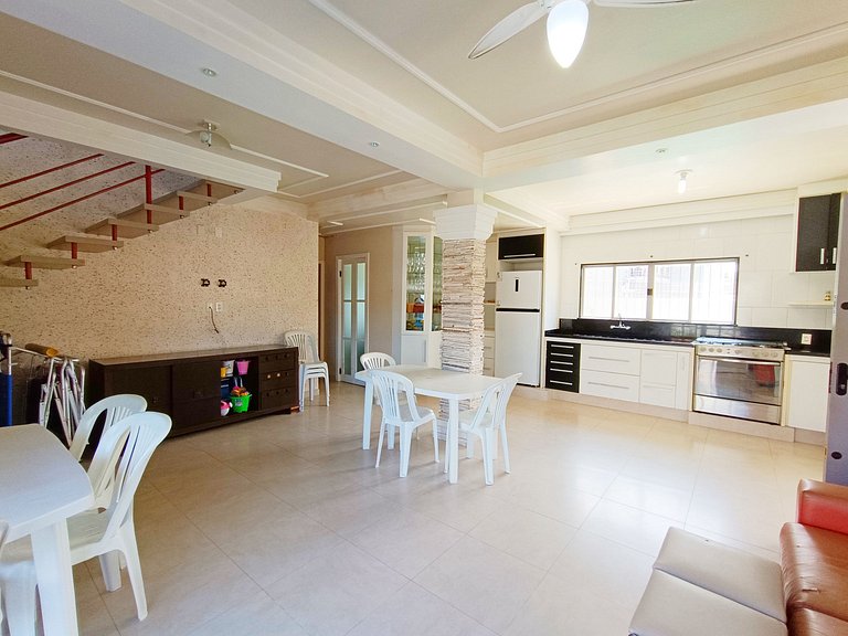 Piscina, churrasq, ar cond. casa/400m mar - ALE90