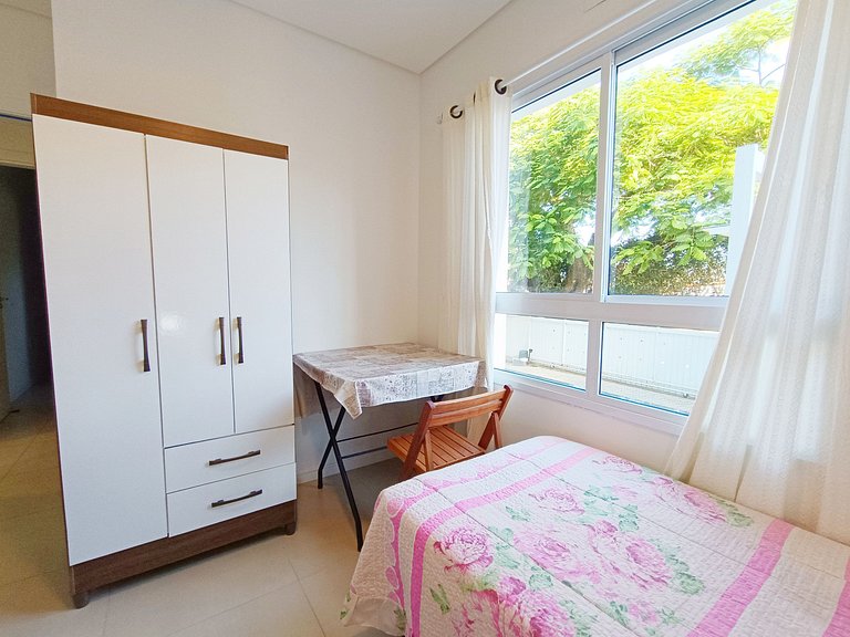 Apartamento Santinho, churrasqueira e ar - INE103