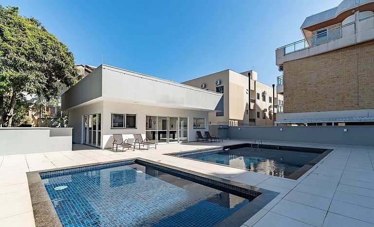 Ingleses Apart - Frente mar com piscina - IAP401