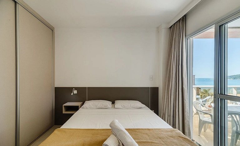 Ingleses Apart - Frente mar com piscina - IAP401