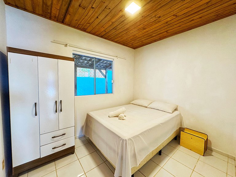 Casa e piscina com muita natureza - MCC216