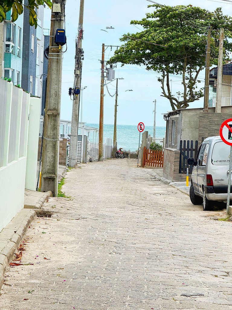 Apto. centro dos Ingleses, quadra mar - RMC203