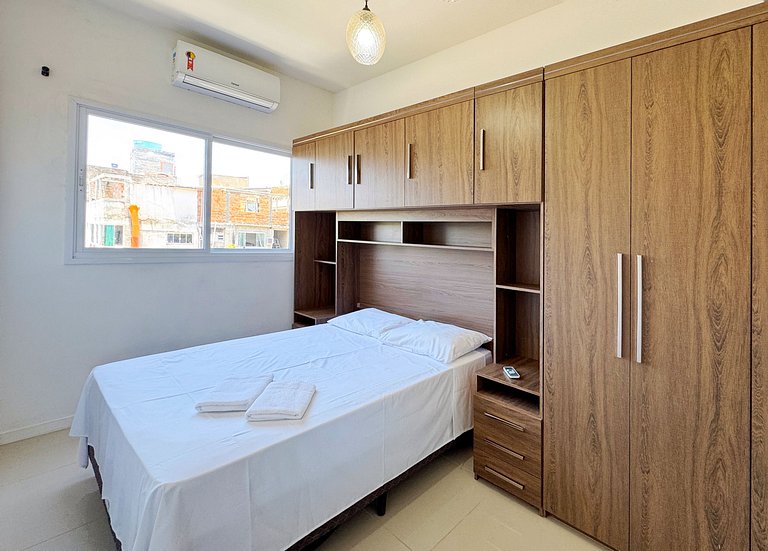Apartamento no Santinho. 400m do mar - SBR303