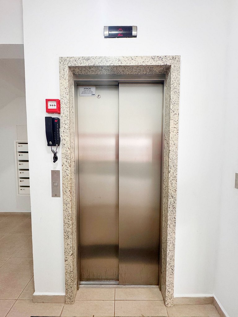 Apto 2 dorm. com ar em Canasvieiras - BEL202A