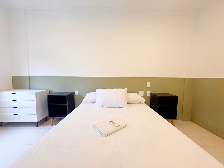 Apto 2 dorm. com ar em Canasvieiras - BEL202A