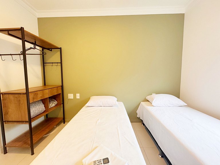 Apto 2 dorm. com ar em Canasvieiras - BEL202A