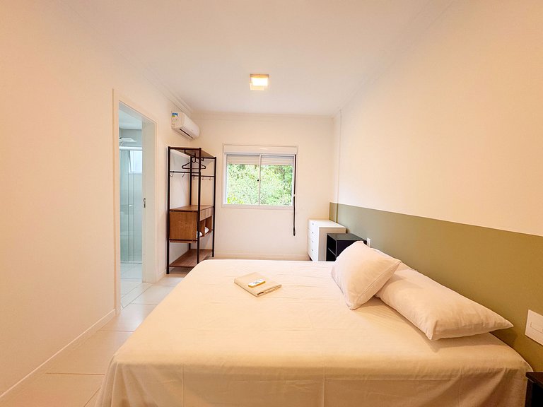 Apto 2 dorm. com ar em Canasvieiras - BEL202A