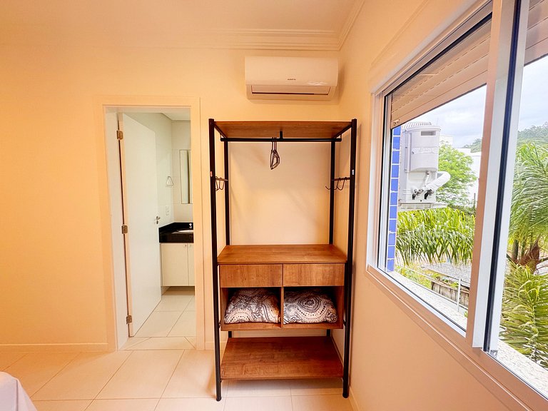 Apto 2 dorm. com ar em Canasvieiras - BEL202A