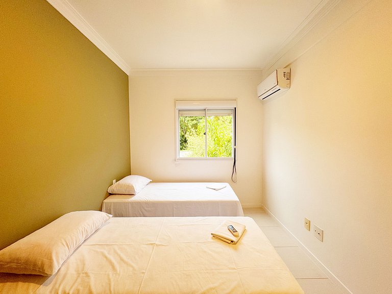 Apto 2 dorm. com ar em Canasvieiras - BEL202A