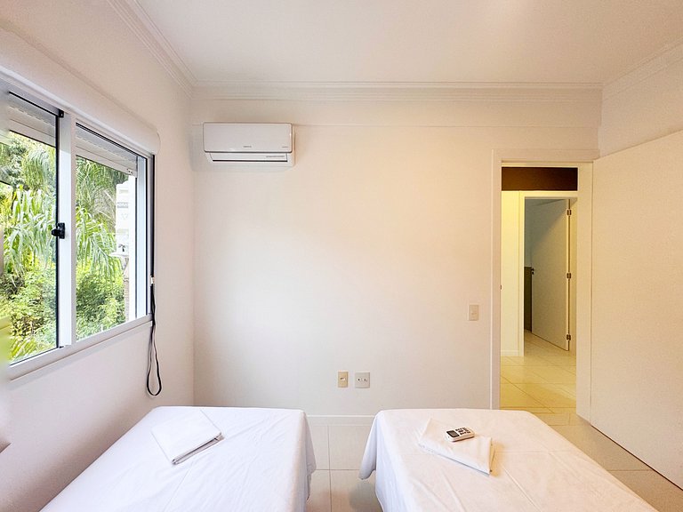 Apto 2 dorm. com ar em Canasvieiras - BEL202A