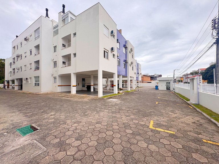 Apto 2 dorm. com ar em Canasvieiras - BEL202A