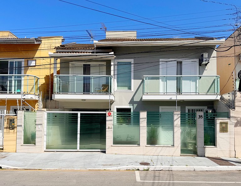 Casa moderna e extremamente confortável - R1552