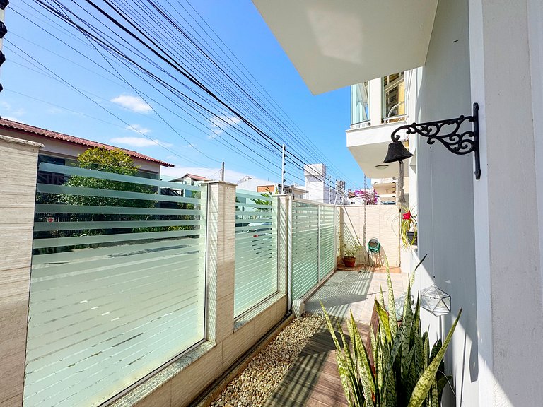 Casa moderna e extremamente confortável - R1552