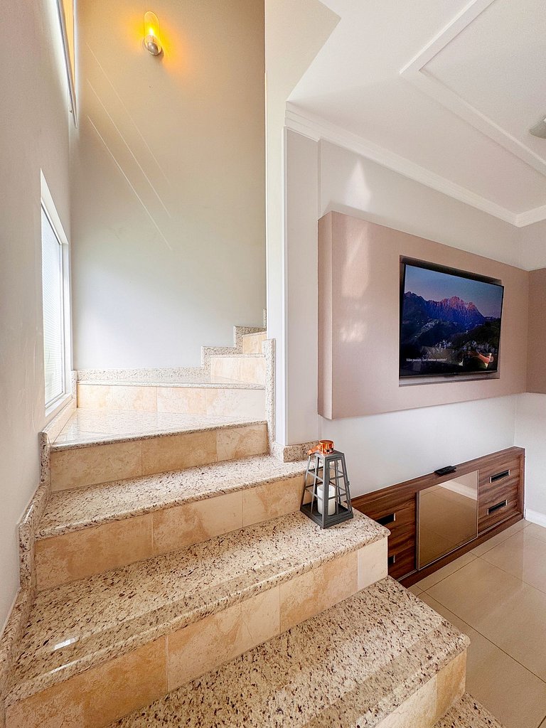 Casa moderna e extremamente confortável - R1552