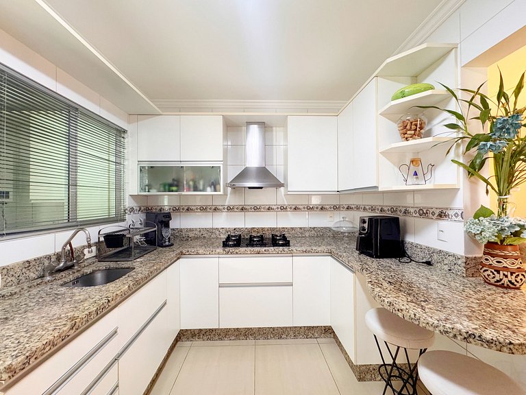 Casa moderna e extremamente confortável - R1552