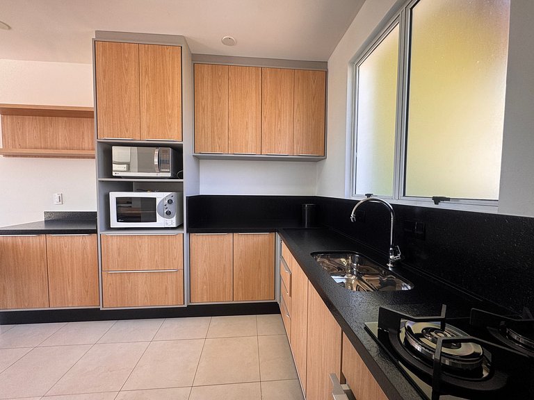 Cobertura pé na areia, Praia do Santinho - ASR004