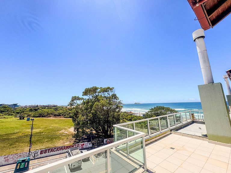 Cobertura pé na areia, Praia do Santinho - ASR004