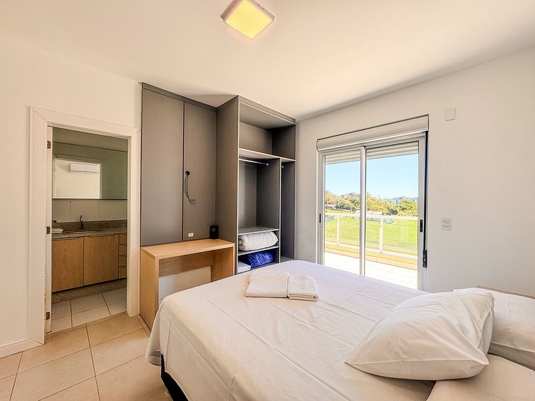 Cobertura pé na areia, Praia do Santinho - ASR004