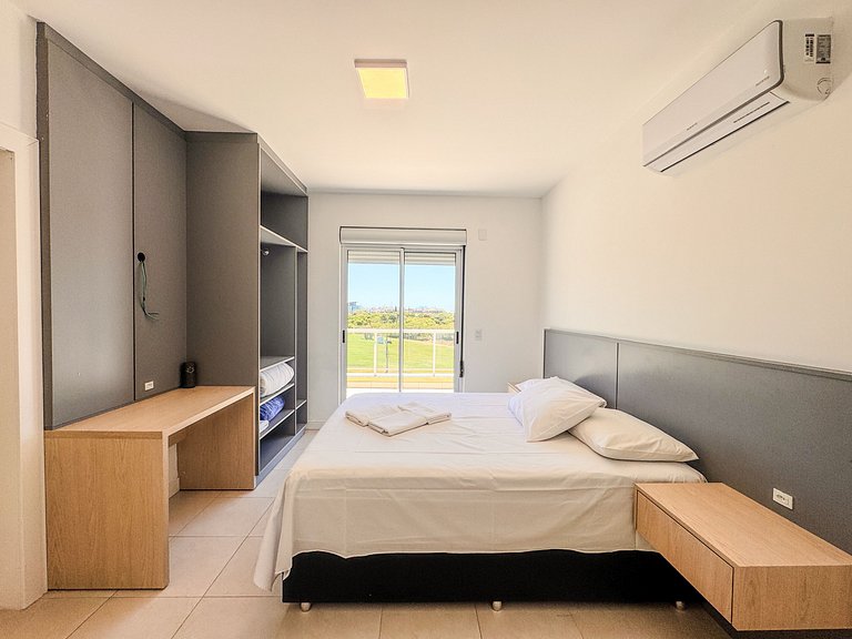 Cobertura pé na areia, Praia do Santinho - ASR004