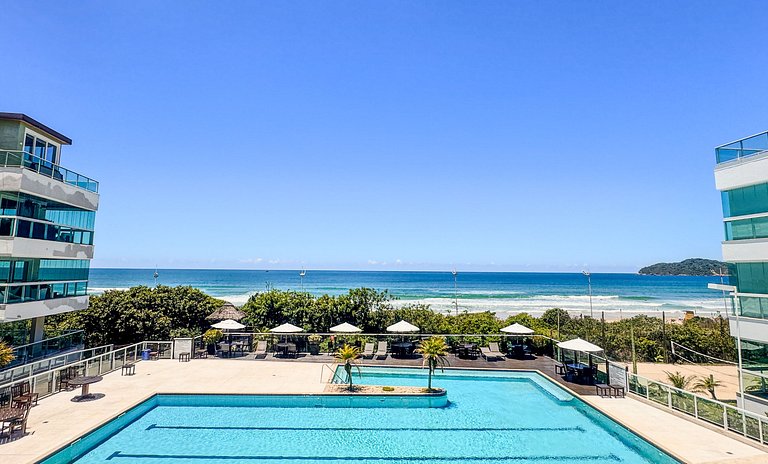 Cobertura pé na areia, Praia do Santinho - ASR004