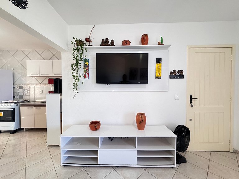 Apto Confortável, Vaga, Cozinha Equipada - ESN302