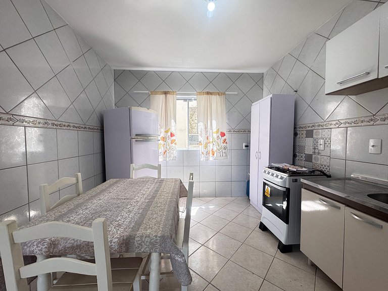 Apto Confortável, Vaga, Cozinha Equipada - ESN302