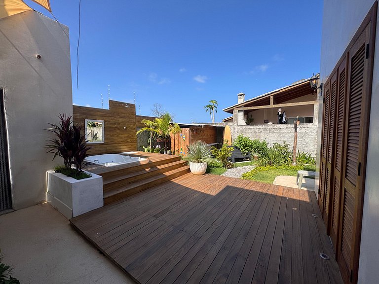 Casa com Jacuzzi Aquecida e Trilha p/Praia - SCR33