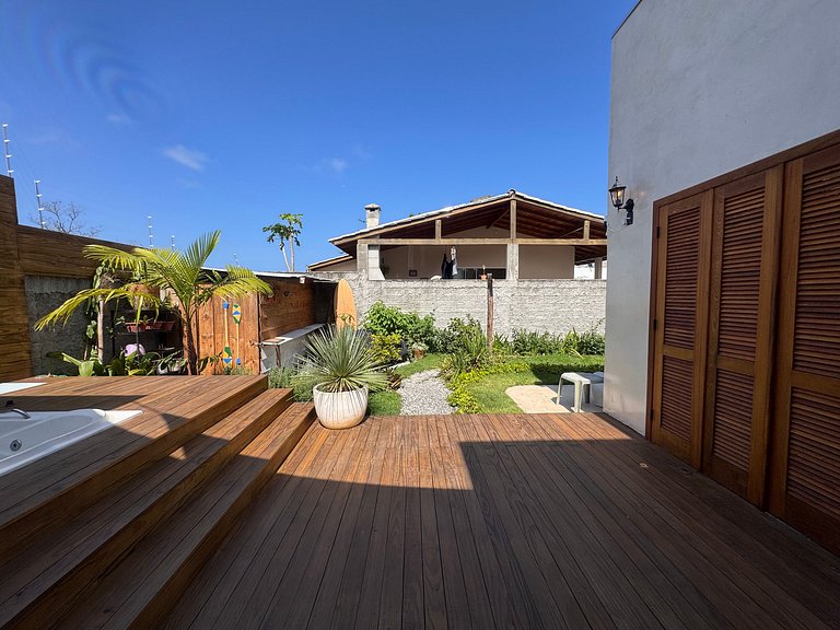 Casa com Jacuzzi Aquecida e Trilha p/Praia - SCR33