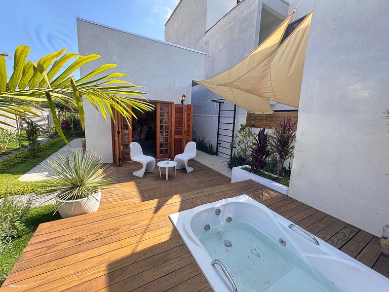 Casa com Jacuzzi Aquecida e Trilha p/Praia - SCR33