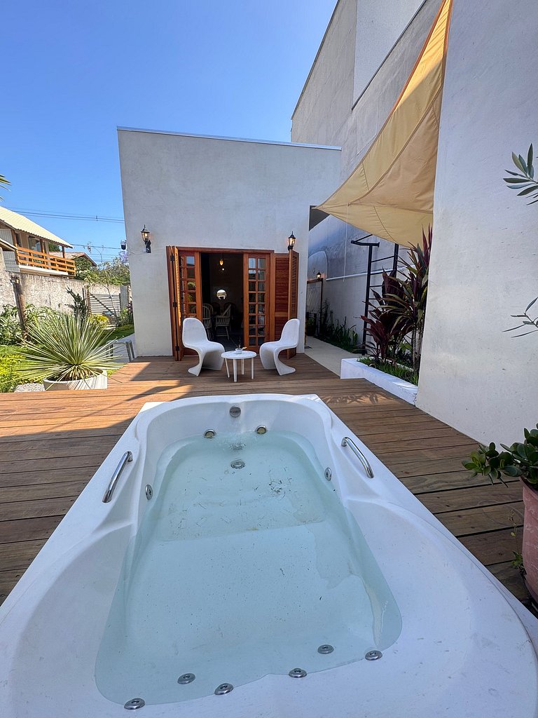 Casa com Jacuzzi Aquecida e Trilha p/Praia - SCR33