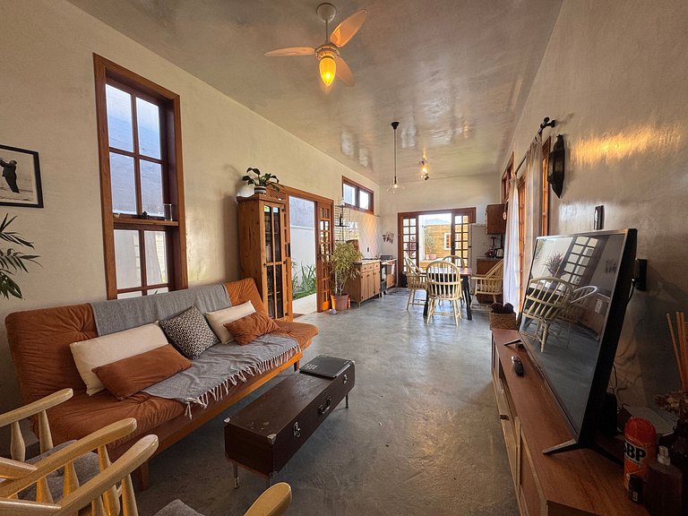 Casa com Jacuzzi Aquecida e Trilha p/Praia - SCR33