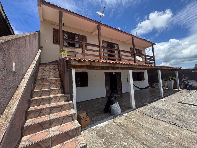 Casa pátio amplo, churrasq. Rio Vermelho - STV142