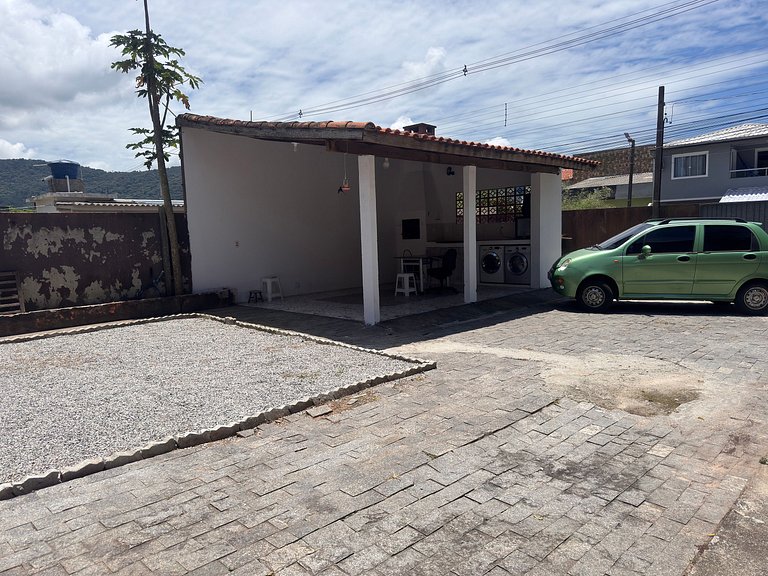 Casa pátio amplo, churrasq. Rio Vermelho - STV142