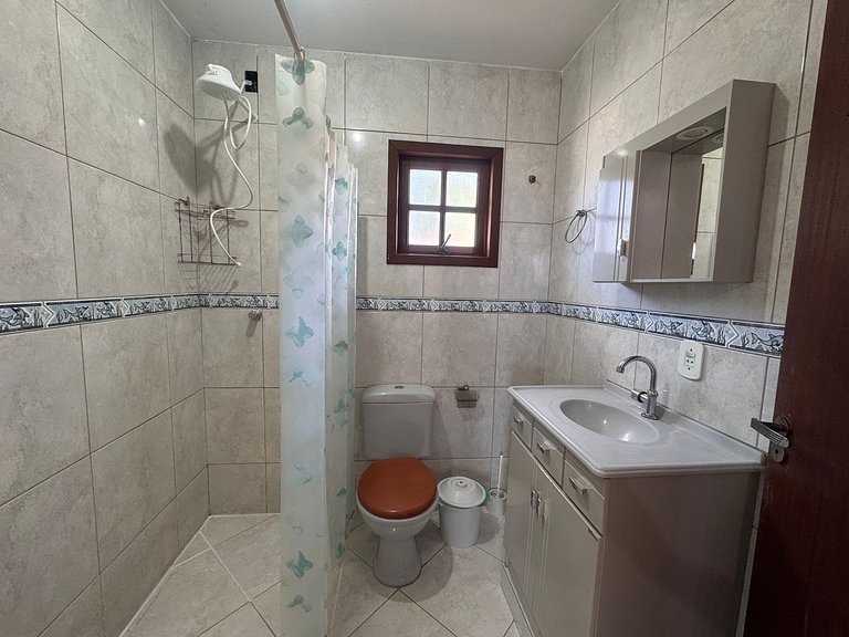 Casa pátio amplo, churrasq. Rio Vermelho - STV142