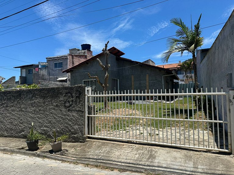 Casa simpática com amplo terreno - REN28