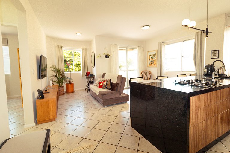 Apartamento, Ar, Churrasqueira a 700m mar - REB101