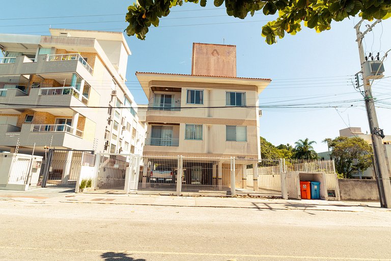 Apartamento, Ar, Churrasqueira a 700m mar - REB101