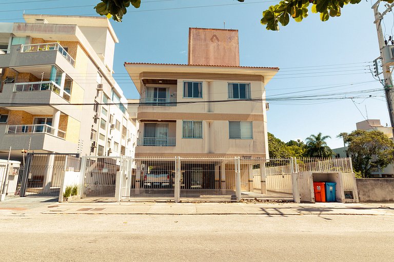 Apartamento, Ar, Churrasqueira a 700m mar - REB101