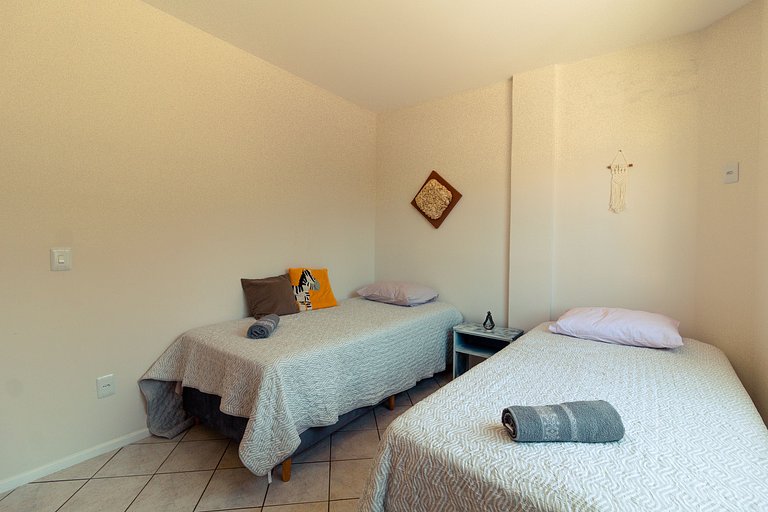 Apartamento, Ar, Churrasqueira a 700m mar - REB101