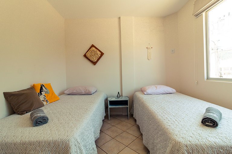 Apartamento, Ar, Churrasqueira a 700m mar - REB101