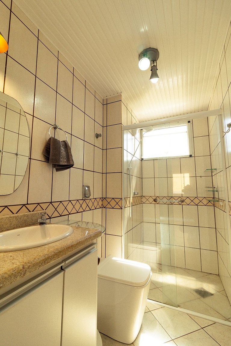 Apartamento, Ar, Churrasqueira a 700m mar - REB101