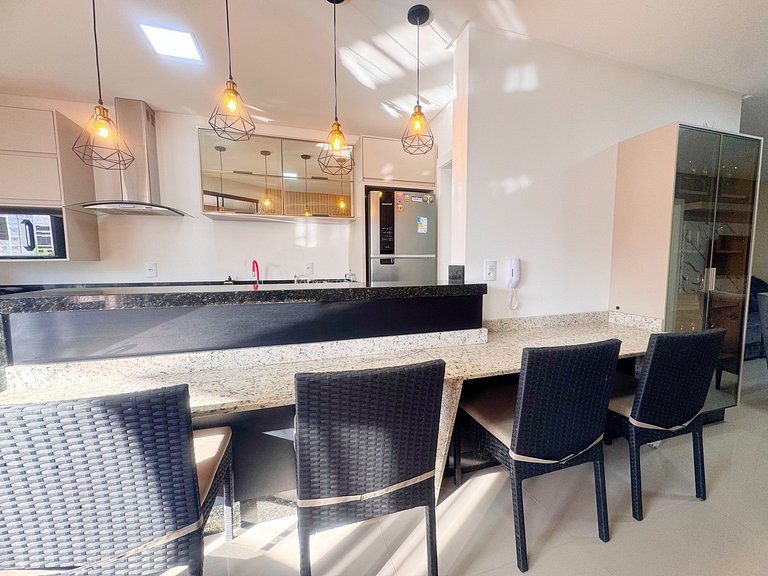 Apto. luxo, 3dorm, meia praia 300m mar - ZUR1204