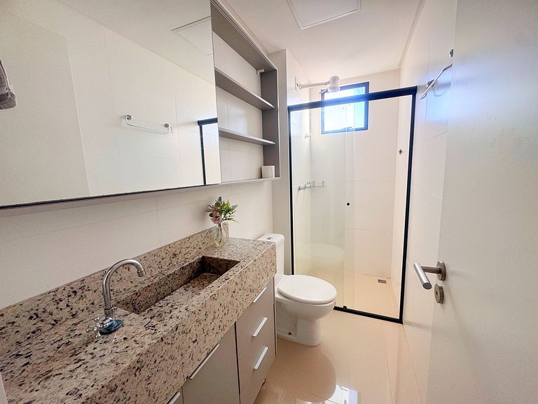 Apto. luxo, 3dorm, meia praia 300m mar - ZUR1204