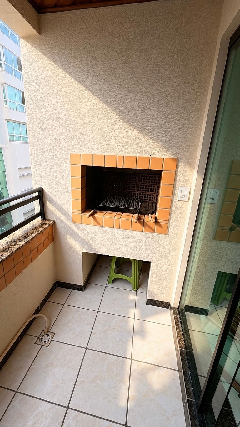 Apto. 2dorm, centro BC, 500m mar - AND402