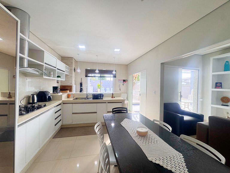 Casa 14 pessoas, Ar em todos os quartos - VIS386