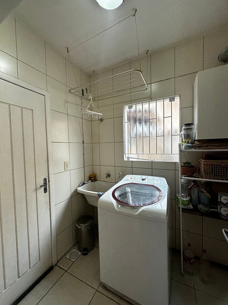 Casa em condomínio, piscina, churrasqueira -LEO605