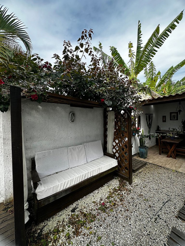 Casa em condomínio, piscina, churrasqueira -LEO605
