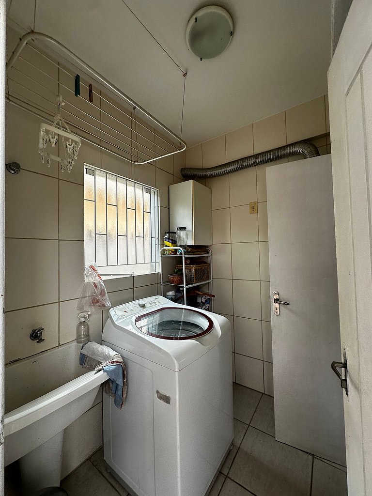Casa em condomínio, piscina, churrasqueira -LEO605